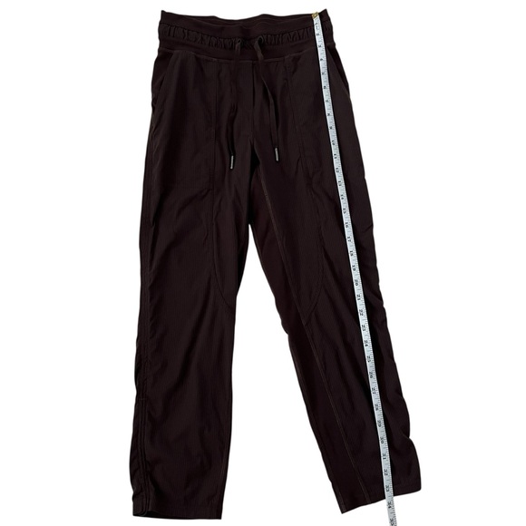 Lululemon‎ Dance Studio Mid-Rise Crop 25" in Chocolate Brown Size 2 - Picture 10 of 13